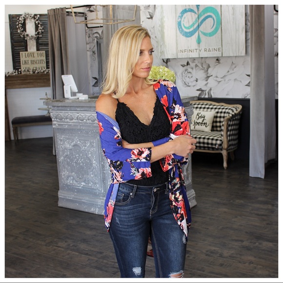 ✨LAST ONE✨Black Crochet Front Detail Bodysuit - Picture 5 of 7